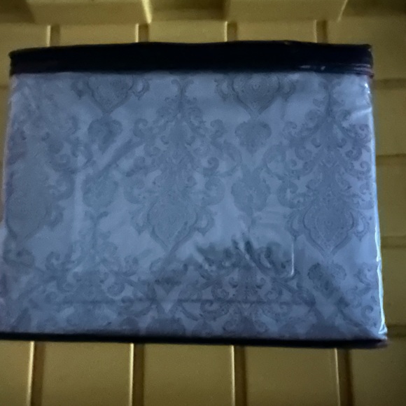 Gray Sheet Set - 600 Thread Count - Picture 3 of 4